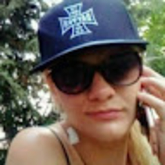 Meet your Posher, Crystal - Picture 1 of 1